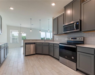 316 Los Cobos Ln - Photo Thumbnail 12