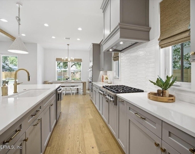 35 Jefferson Avenue - Photo Thumbnail 8
