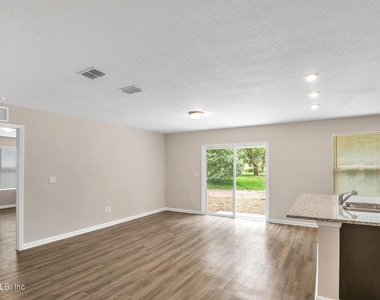 118 Thomas Ave Avenue - Photo Thumbnail 7