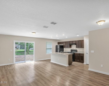 118 Thomas Ave Avenue - Photo Thumbnail 2