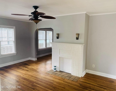 439 W 25th Street - Photo Thumbnail 7