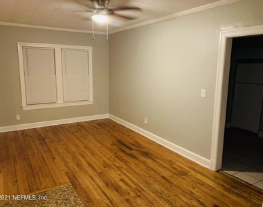 439 W 25th Street - Photo Thumbnail 14