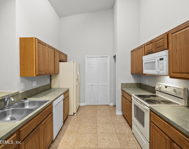 7920 Merrill Road - Photo Thumbnail 7