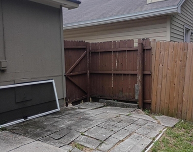 10102 Geni Hill Circle S - Photo Thumbnail 25