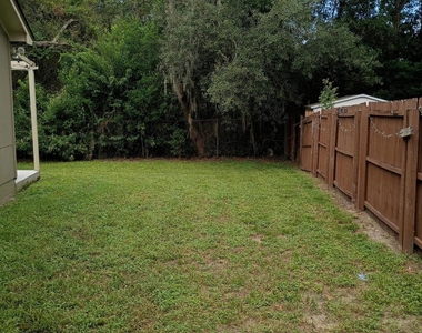 10102 Geni Hill Circle S - Photo Thumbnail 23
