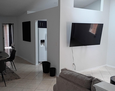10102 Geni Hill Circle S - Photo Thumbnail 4