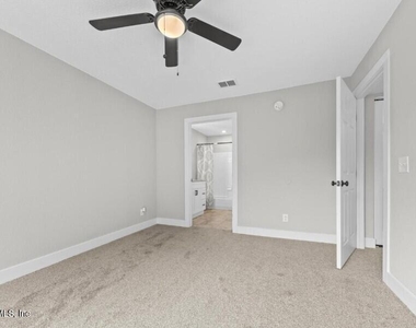 13700 Richmond Park Drive N - Photo Thumbnail 21