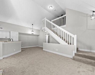 13700 Richmond Park Drive N - Photo Thumbnail 7