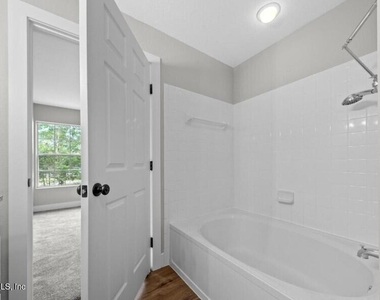 13700 Richmond Park Drive N - Photo Thumbnail 26