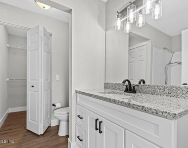 13700 Richmond Park Drive N - Photo Thumbnail 25