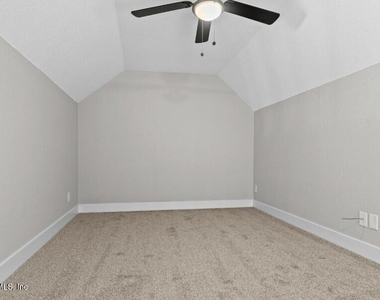 13700 Richmond Park Drive N - Photo Thumbnail 16
