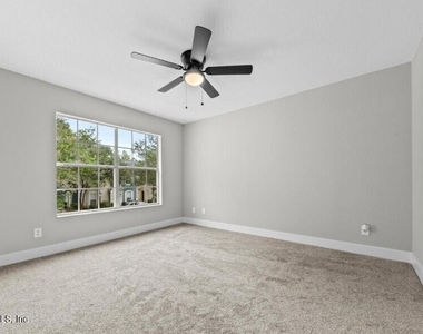 13700 Richmond Park Drive N - Photo Thumbnail 19
