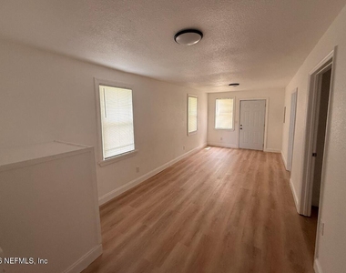1755 W 30th Street - Photo Thumbnail 17