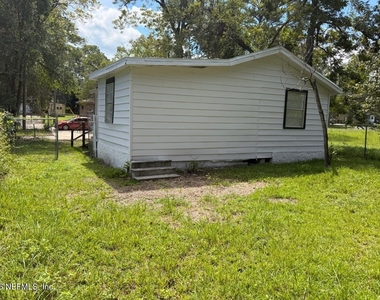 1755 W 30th Street - Photo Thumbnail 3