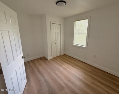 1755 W 30th Street - Photo Thumbnail 16