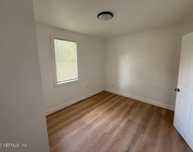 1755 W 30th Street - Photo Thumbnail 15
