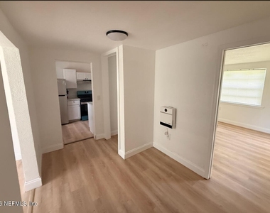 1755 W 30th Street - Photo Thumbnail 9
