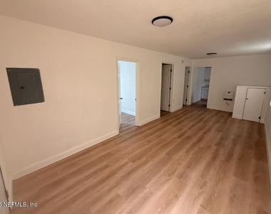 1755 W 30th Street - Photo Thumbnail 18