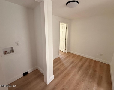 1755 W 30th Street - Photo Thumbnail 10