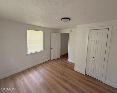 1755 W 30th Street - Photo Thumbnail 7