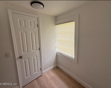 1755 W 30th Street - Photo Thumbnail 5