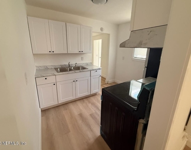 1755 W 30th Street - Photo Thumbnail 12