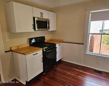 816 Oak Street - Photo Thumbnail 6