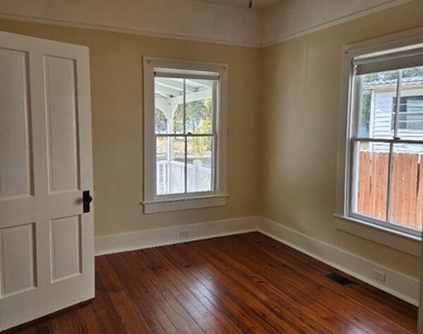 816 Oak Street - Photo Thumbnail 7