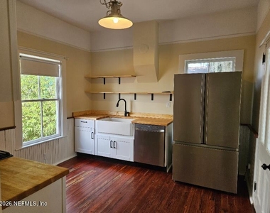 816 Oak Street - Photo Thumbnail 5