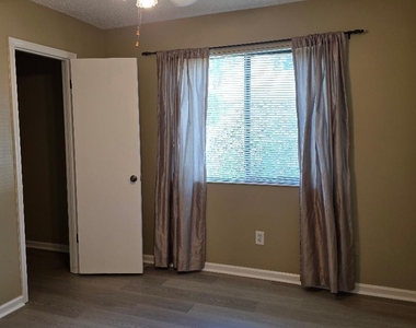 85 Debarry Avenue - Photo Thumbnail 4