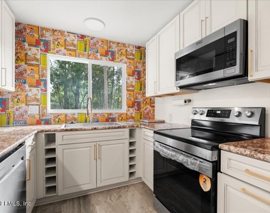 2421 Dogwood Lane - Photo Thumbnail 11