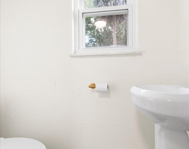 2421 Dogwood Lane - Photo Thumbnail 23
