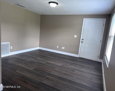 2628 Gifford Avenue - Photo Thumbnail 5