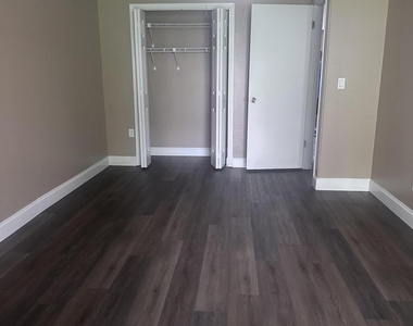2628 Gifford Avenue - Photo Thumbnail 2