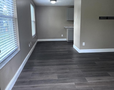 2628 Gifford Avenue - Photo Thumbnail 6