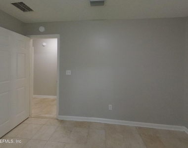 231 Aquarius Concourse - Photo Thumbnail 10