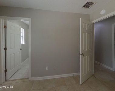 231 Aquarius Concourse - Photo Thumbnail 8