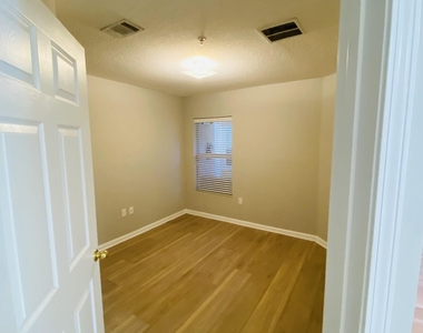9625 Amarante Way - Photo Thumbnail 5