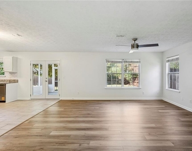300 Carrington Way - Photo Thumbnail 10