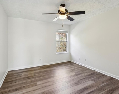 300 Carrington Way - Photo Thumbnail 20