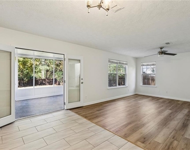 300 Carrington Way - Photo Thumbnail 14