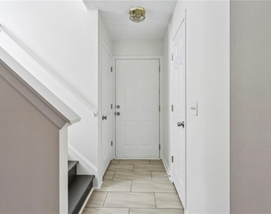 300 Carrington Way - Photo Thumbnail 6