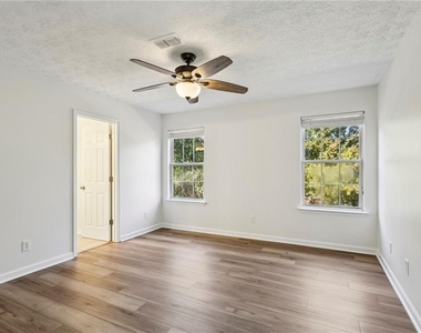 300 Carrington Way - Photo Thumbnail 16