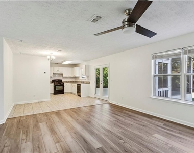 300 Carrington Way - Photo Thumbnail 11