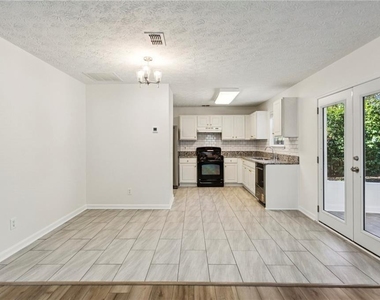 300 Carrington Way - Photo Thumbnail 12