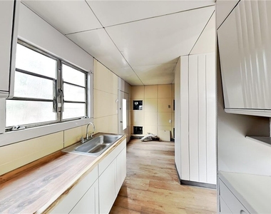 832 Burchill Street Sw - Photo Thumbnail 5