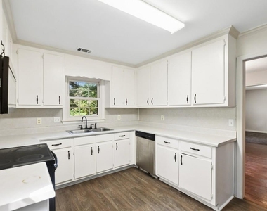 5659 Whispering Pines Road - Photo Thumbnail 10