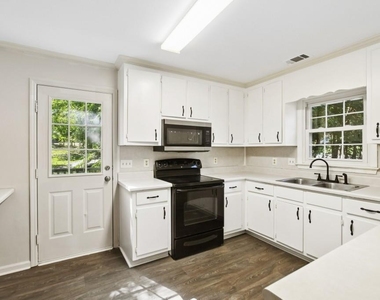 5659 Whispering Pines Road - Photo Thumbnail 9
