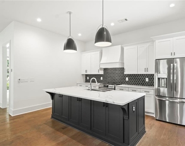 1241 Bridges Avenue Sw - Photo Thumbnail 7