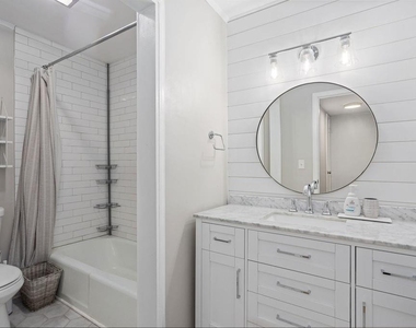 244 Triumph Drive Nw - Photo Thumbnail 3